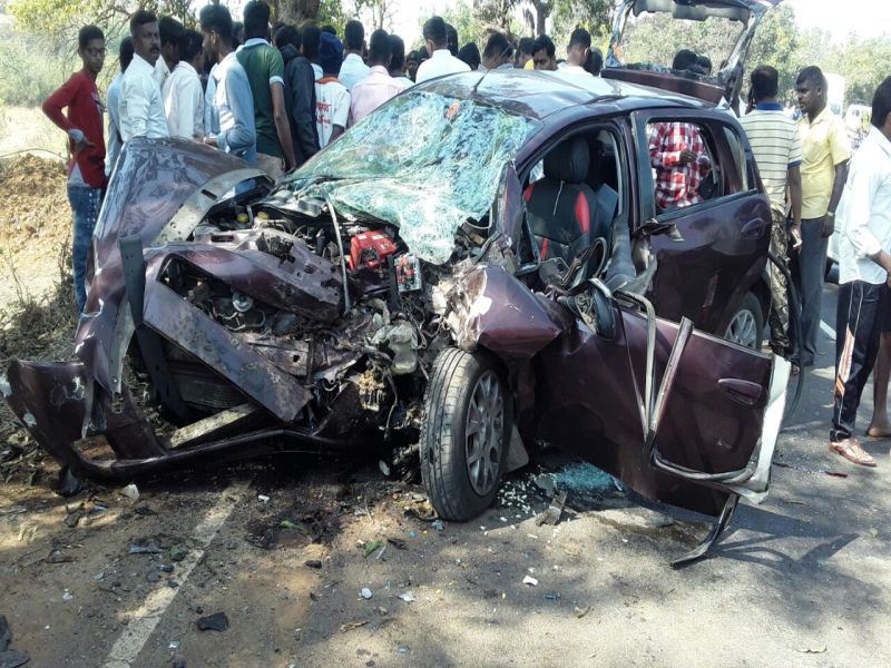 accident on Kolhapur-Ratnagiri route; Death of three people | कोल्हापूर-रत्नागिरी मार्गावर आंब्याजवळ कार अपघातात पाच ठार, तीघे जखमी; गणपतीपुळ्याला देवदर्शनाला जाताना घडली घटना