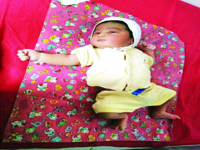  The 5 kg baby born in Kolhapur is the first baby in the state with so much weight and height? | कोल्हापुरात जन्मले ५ किलोचे बाळ, इतकं वजन आणि उंची असलेले हे राज्यातील पहिले बाळ?