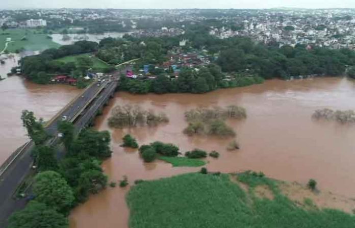 Central squad inspects flood affected districts | केंद्रीय पथकांकडून होणार पूरग्रस्त जिल्ह्यांची पाहणी