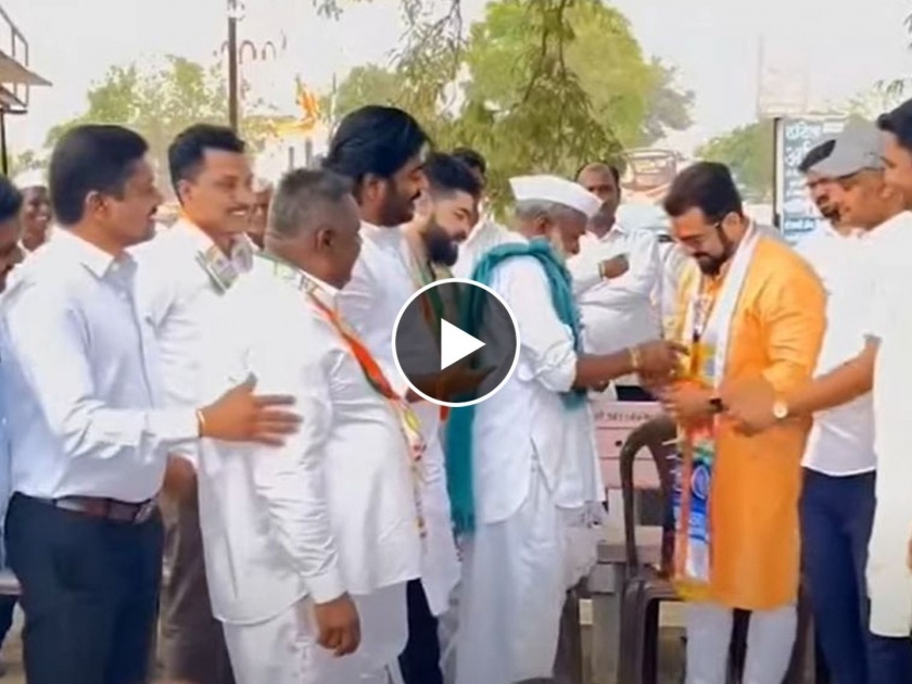 Shirur Lok Sabha Constituency Election - Mahavikas Aghadi candidate Amol Kolhe campaigning from village to village | Video - आजोबा आले, अमोल कोल्हेंना पैसे दिले अन् ठणकावून काय सांगितलं? 