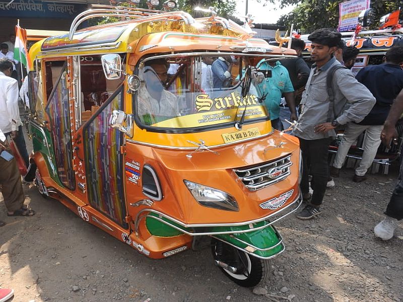 Fill in the 'Rickshaw Beautiful' competition filled with exciting workouts; Participation of over 100 reserves | चित्तथरारक कसरतींनी ‘रिक्षा सुंदरी’ स्पर्धेत भरला रंग; शंभरहून अधिक रिक्षांचा सहभाग