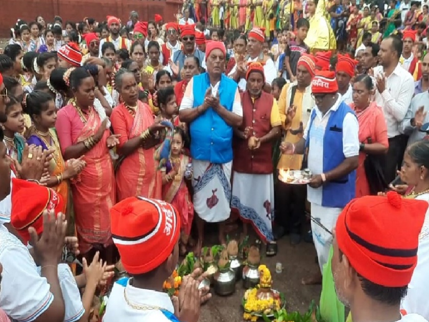 Known as the festival of Koli brothers, Narali Purnima was celebrated in a traditional manner | मासेमारीला गती येऊ दे! कोळी बांधवांचे दर्याला साकडे; नारळी पौर्णिमा उत्साहात