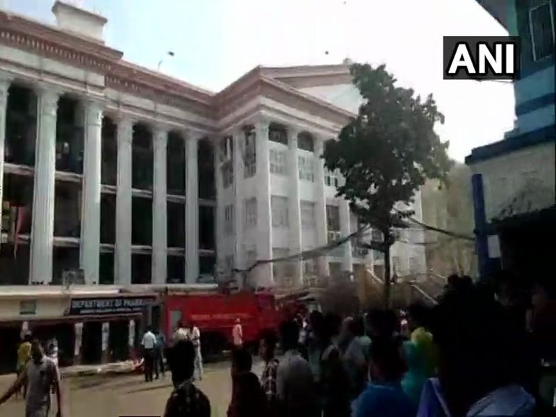 In Kolkata, a massive fire in Hospital, 250 patients were saved | कोलकातामधील रुग्णालयात भीषण आग, 250 रुग्णांना वाचवले 