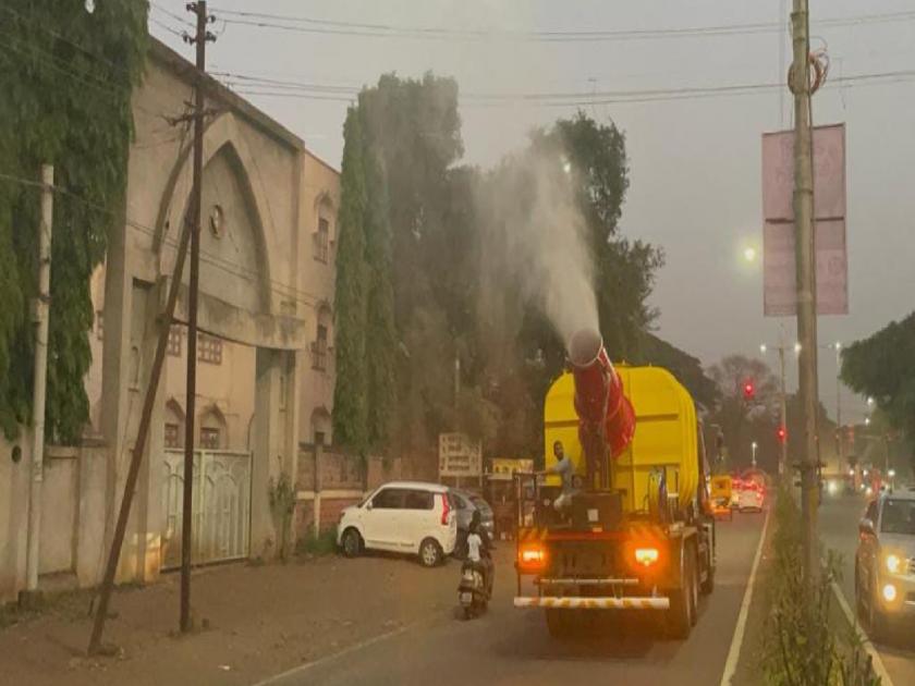 New machines came to reduce air pollution Testing of truck mounted fog water cannon in Sangli | हवेतील प्रदूषण कमी करण्यासाठी आली नवी यंत्रे; ट्रक माऊंट फॉग वॉटर कॅनॉन यंत्राची सांगलीत चाचणी
