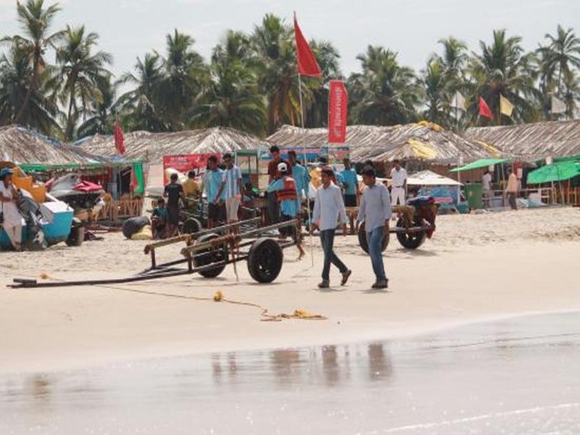 In Goa arrests hawkers for harassing tourists on beaches | गोव्यात समुद्रकिनाऱ्यावर पर्यटकांना सतवणाऱ्या फिरत्या विक्रेत्यांना अटक