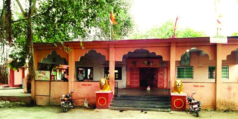 Mahadev Temple at Kolavad on the bank of Penganga | पैनगंगेच्या तीरावरील कोलवड येथील महादेव मंदिर