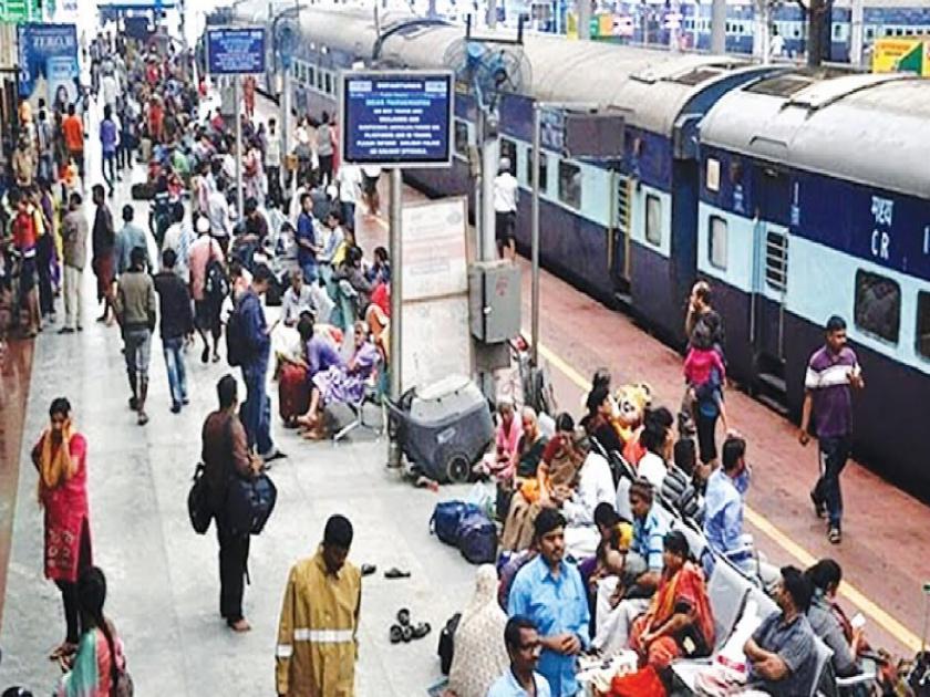 The number of travelers coming to Konkan during summer holidays is more | कोकण रेल्वे भरली तुडुंब; प्रवाशांची कायम तोबा गर्दी; प्रतीक्षा यादी पोहोचली ७६ हजार पार