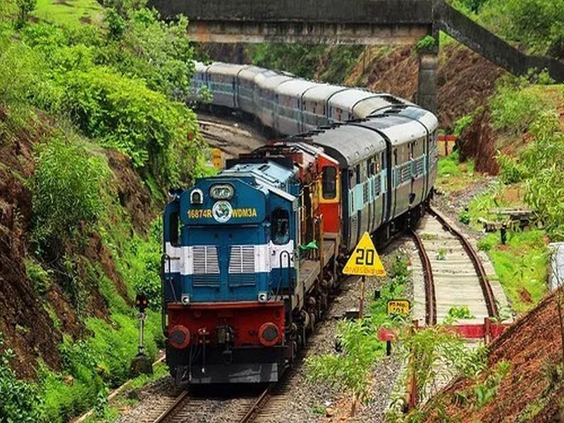 The Konkan Railway is also facing financial difficulties due to a reduction in the flow of fertilizers | खतांच्या वाहतुकीत घट झाल्याने कोकण रेल्वेही आर्थिक अडचणीत