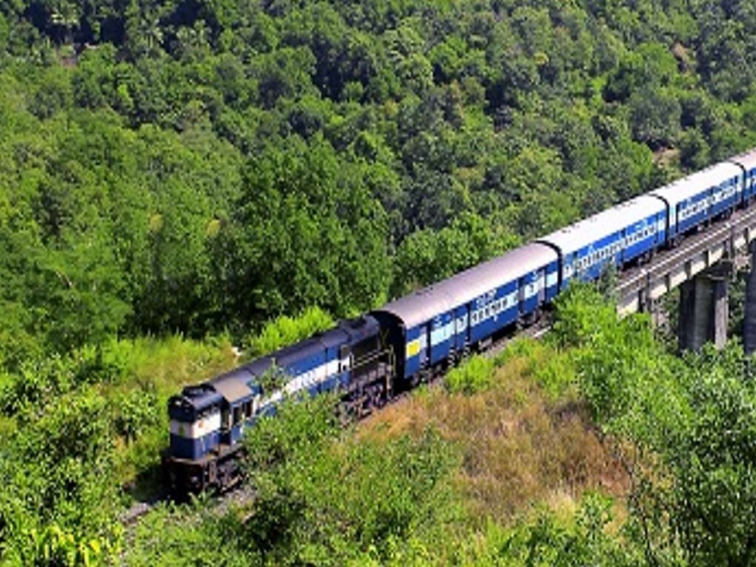Increased the racks of  AC double decker & Tutari Express | Ganeshotsav 2019 Train Status: कोकण रेल्वे मार्गावरील एसी डबल डेकर, तुतारीचे डबे वाढले
