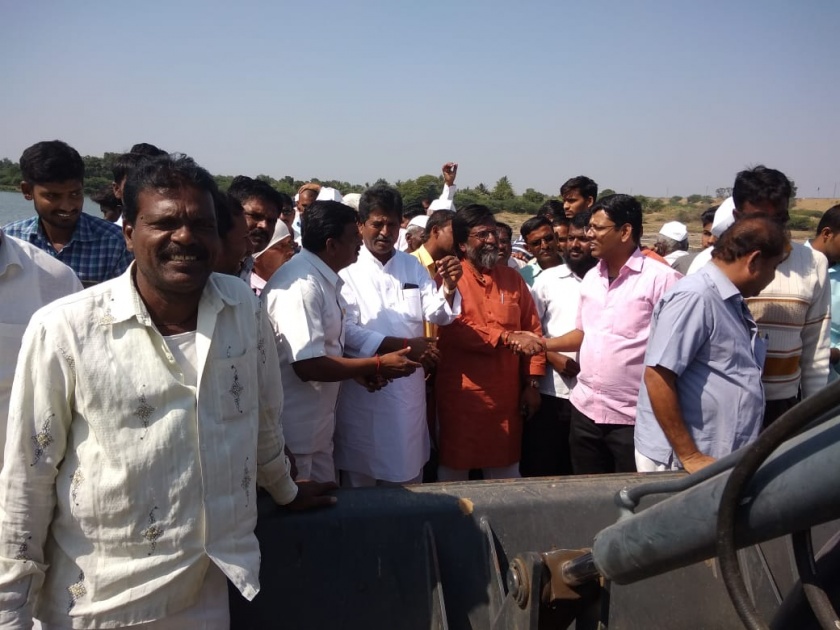 Thiyya agitation in Vapi of Kopargaon taluka | कोपरगाव तालुक्यातील पुणतांबामध्ये ठिय्या आंदोलन