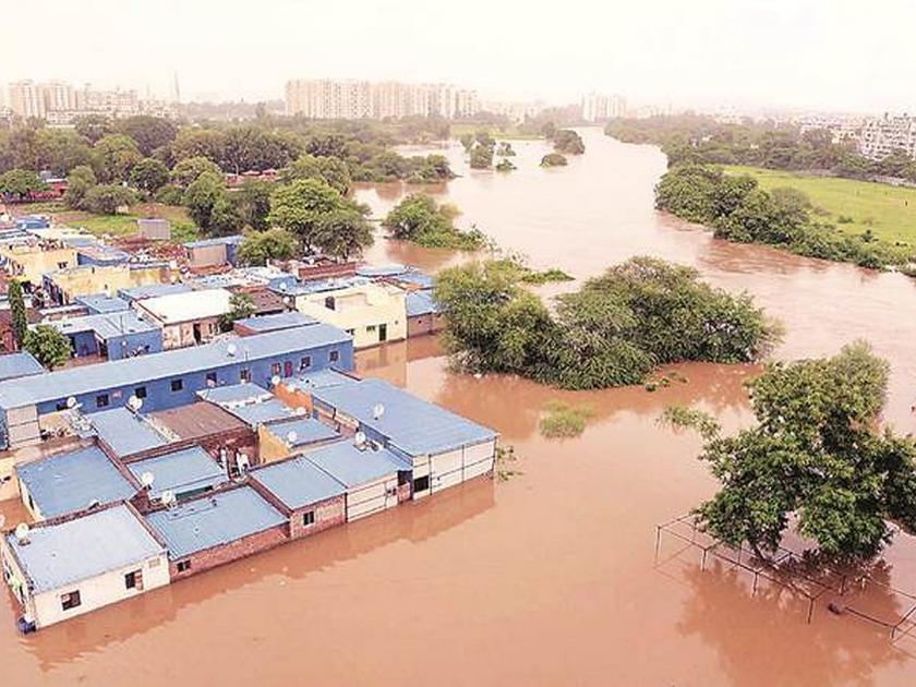 humans failed to conserve revers causes flood like situation | नद्यांना बेदखल केल्यामुळेच महापूर