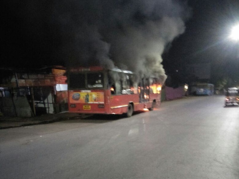'bus' was not burnt by agitators but due to short circuit | ‘ती ’बस आंदोलकांमुळे नव्हे तर शॉर्टसर्किटने पेटली 