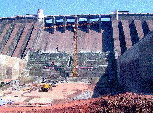 Satara: Demolition of dam damaged coal: demand for job guarantee with free electricity to project affected persons of Patankar, Koyane | सातारा : धरणग्रस्त कोयनेची वीज बंद पाडणार : भारत पाटणकर, कोयनेच्या प्रकल्पग्रस्तांना मोफत विजेसह नोकरीची हमी देण्याची मागणी