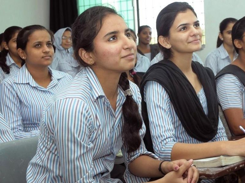girls colleges and hostels in mumbai | मुंबईबाहेरुन शिक्षणासाठी आलेल्या महिलांना ही विद्यालयं ठरताहेत आधार