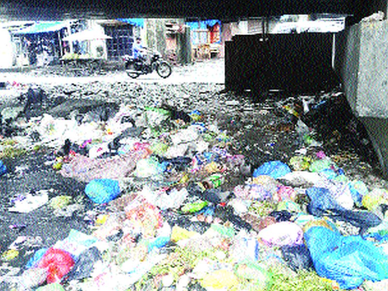 Will the wreckage leave the trash? | भिवंडीत भंगार कचरागाड्या मोडीत निघणार का?