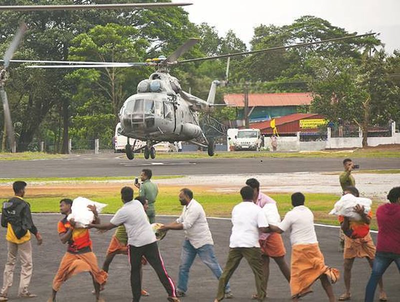 Centre sends Rs 102 crore bill to Kerala for using IAF aircraft, choppers during flood relief ops | पूरस्थितीत वापरलेल्या हेलिकॉप्टरचे पैसे द्या, केंद्राकडून केरळ सरकारला 102 कोटींचं बिल