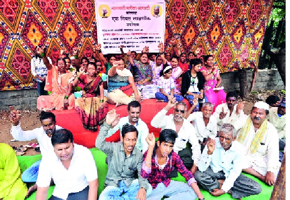 Fasting against 'Krishiband' - Record crime against the operators: Tararani Women's Movement Movement | ‘कृषिबंध’ विरोधात उपोषण -संचालकांवर गुन्हे नोंदवा : ताराराणी महिला आघाडीचे आंदोलन