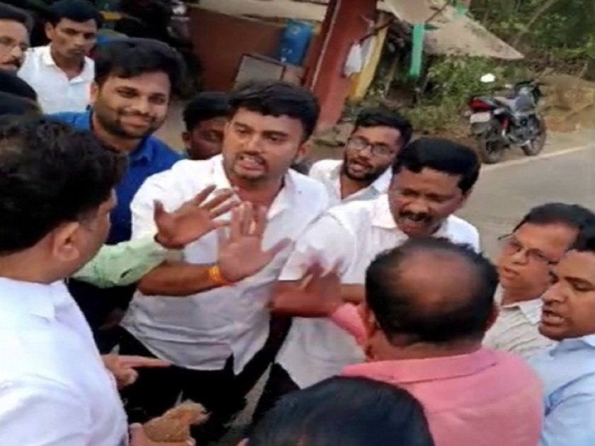 Clash between BJP-Uddhav Thackeray activists in Sindhudurg district | सिंधुदुर्ग जिल्ह्यात भाजप-उबाठा कार्यकर्त्यांमध्ये धक्काबुक्की, तणावपूर्ण वातावरण