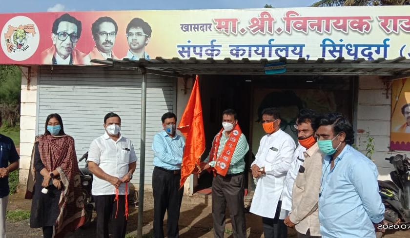 Vikas Kudalkar in Shiv Sena, push to BJP: Shivbandhan built in the presence of Vinayak Raut | विकास कुडाळकर शिवसेनेत, भाजपाला धक्का