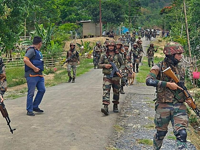 Four police commandos injured in RPG attack by Kuki militants in Manipur | मणिपूरमध्ये कुकी उग्रवाद्यांनी केला RPG हल्ला, पोलिसांचे चार कमांडो जखमी   