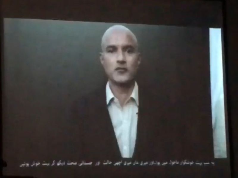 kulbhushan jadhav's new video by pakistan | नापाक ! कुलभूषण जाधवांवर पाकिस्तान दबाव टाकून बोलायला भाग पाडतोय - परराष्ट्र मंत्रालय   