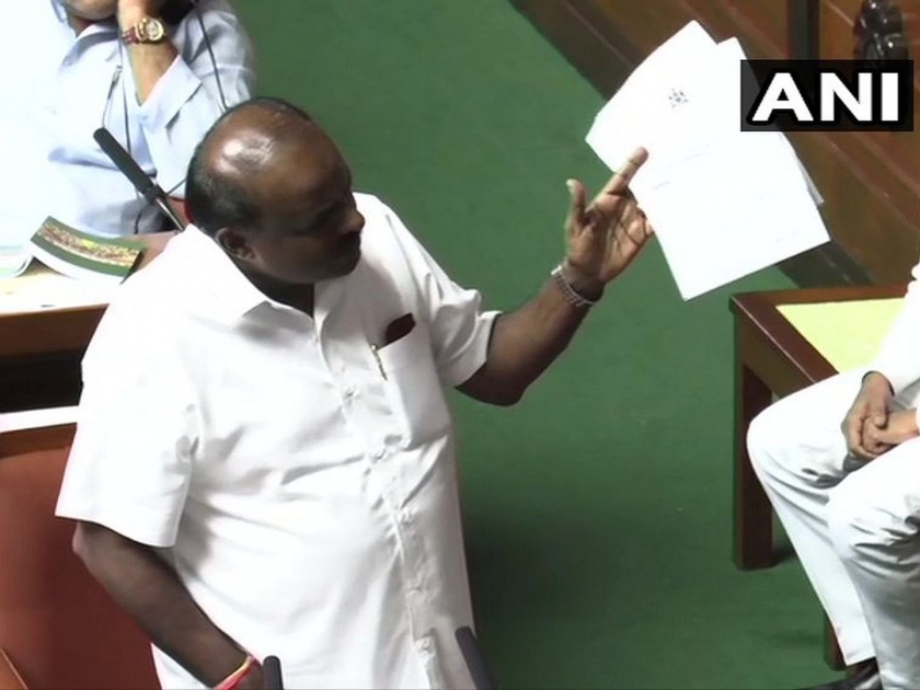 karnataka crisis resignation letter seen kept on the table of CM HD Kumaraswamy at Vidhana Soudha | VIDEO: कुमारस्वामींच्या टेबलवर राजीनाम्याचं पत्र; विधानसभेत एकच खळबळ