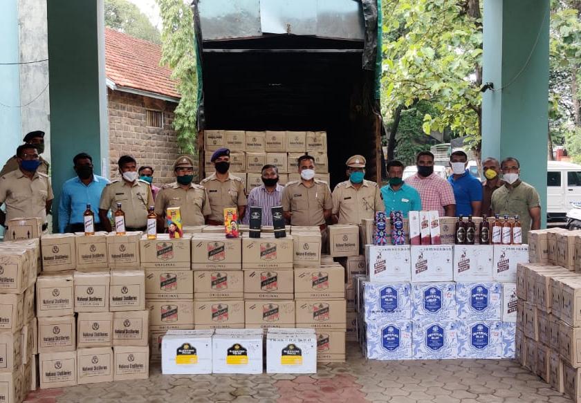 Goa-made foreign liquor worth Rs 32 lakh seized | गोवा बनावटीचा ३२ लाखांचा विदेशी मद्यसाठा जप्त
