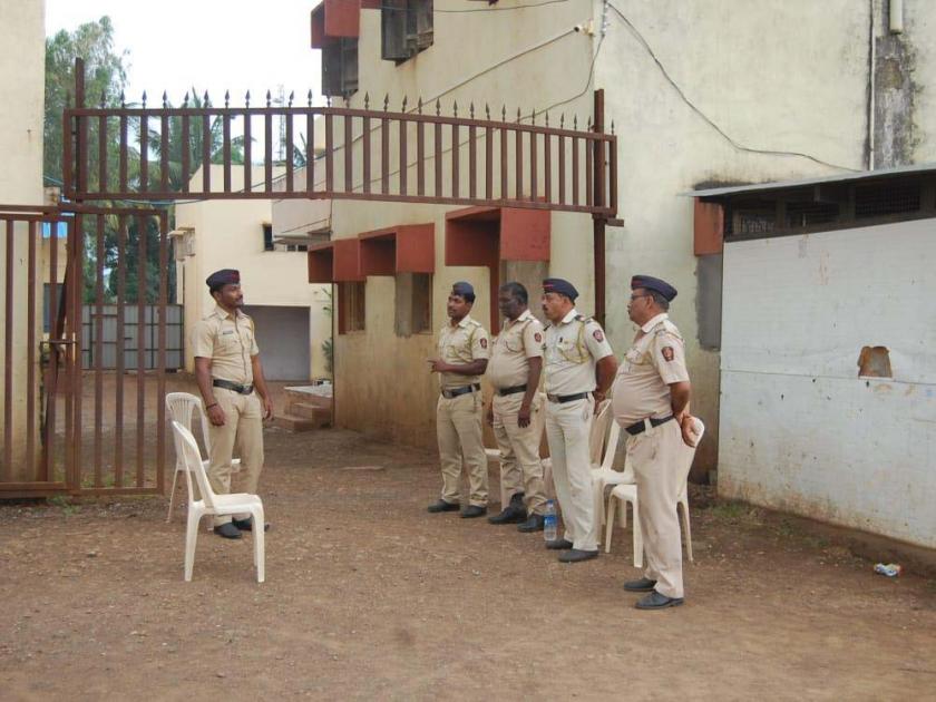 Sangli: Village attack on Kuralp Ashramshala on sexual exploitation, police raids again | सांगली : लैंगिक शोषणप्रकरणी कुरळप आश्रमशाळेवर ग्रामस्थांचा हल्ला, पोलिसांचा पुन्हा छापा