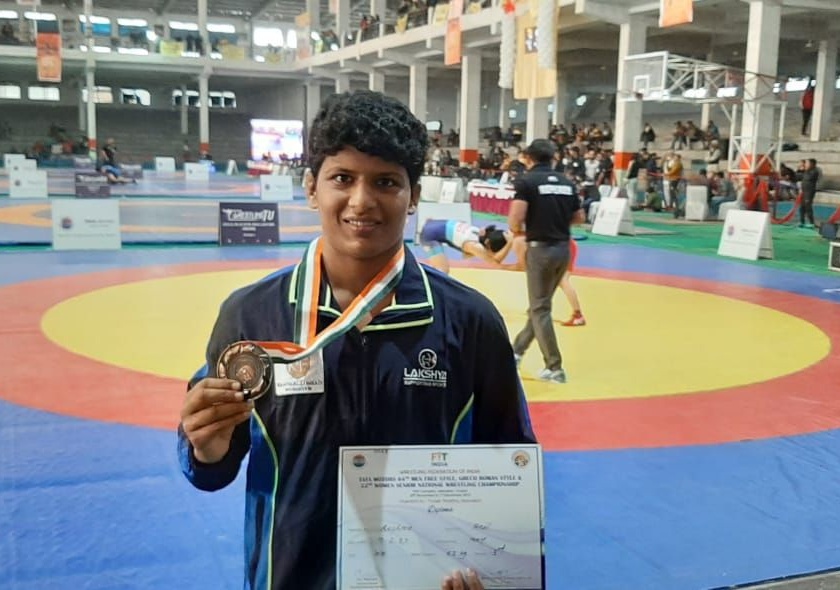 Wrestling: Maharashtra's Reshma won bronze medal | कुस्ती : महाराष्ट्रच्या रेश्माची कांस्यपदकाची कमाई