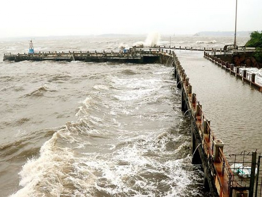 Kyarr Cyclone to Hit Konkan Coast | कोकण किनाकपट्टीला 'क्यार' चक्रीवादळाचा धोका; प्रशासनाकडून सतर्कतेचा इशारा