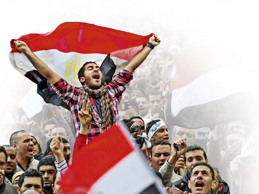 Lebanon’s youth united, big protest | लेबनान- सोशल मीडीयावर कर लावला म्हणून पेटलेलं एक बेडर आंदोलन