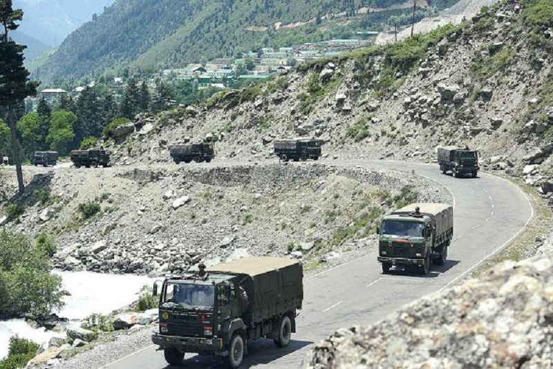 india building new road to ladakh for facilitating troop movement without observation from enemy | शत्रूला नकळत लष्कराचे जवान लडाखला पोहोचणार, भारताचा नवा मास्टर प्लॅन