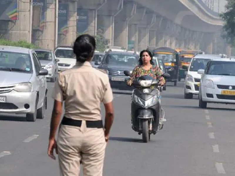 Bhalta picked up the car and hit the policewoman; Shocking incident in Pune | गाडी उचलली भलत्याने अन् मार पडला महिला पाेलिसाला; पुण्यातील धक्कादायक घटना