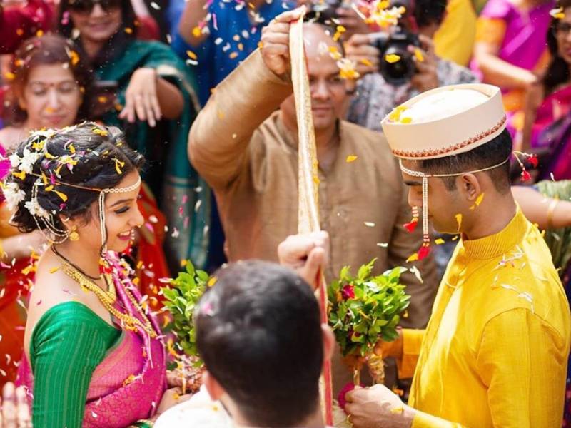 Why do it at the wedding moment; Gurumauli Annasaheb More is telling | लग्न मुहूर्तावरच का करावे; सांगत आहेत गुरुमाऊली अण्णासाहेब मोरे