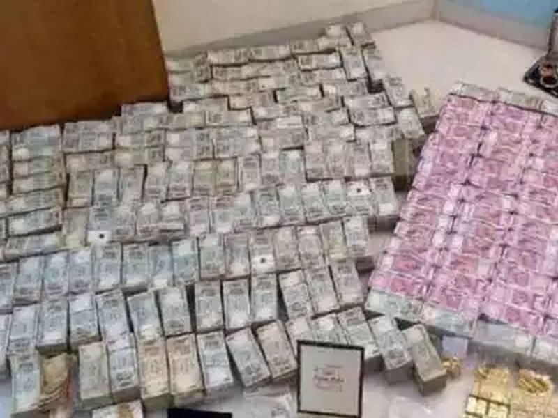 Again, 50 kg of gold and 5 crore of cash seized from Dhan, Lucknow | पुन्हा धाड, लखनौमधून 50 किलो सोनं अन् 5 कोटी रोकड जप्त