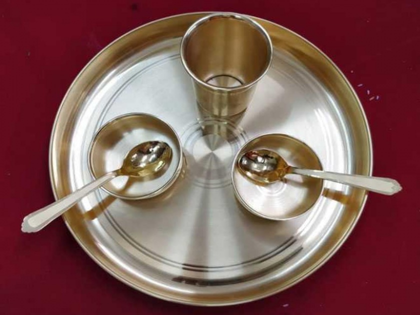 Gift of 'plate and bowl' to Lalbaugcha Raja; The eyes will turn white to listen the price ... | लालबागच्या राजाला चक्क 'ताट-वाटी' भेट; किंमत पाहून डोळेच पांढरे होतील...