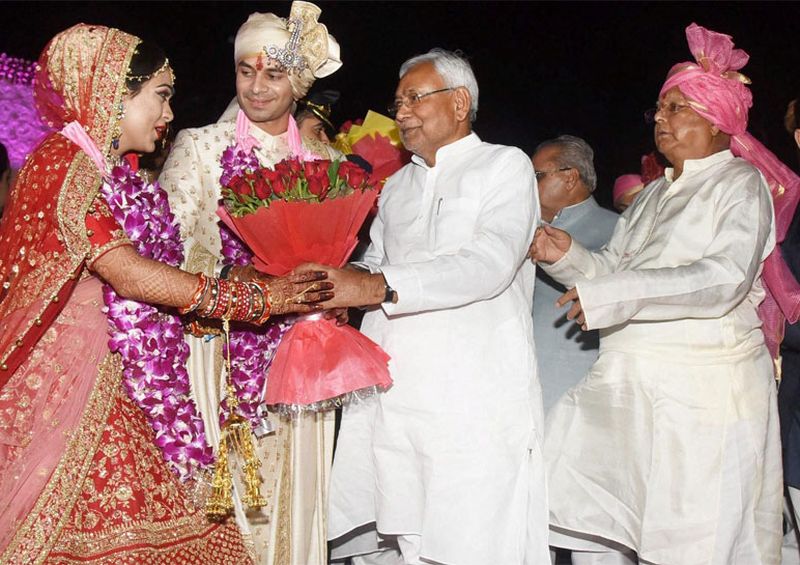 rjd leader tej pratap appealed in court for divorce to his wife aishwarya rai | सहा महिन्यातच 'बायको नकुशी', लालूप्रसादांच्या मुलाला हवा घटस्फोट