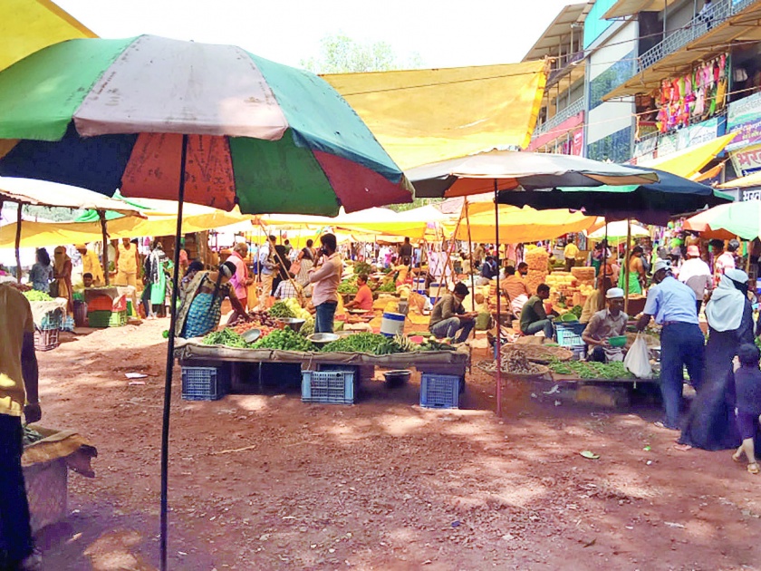 Punitive action against vegetable sellers in Kuwarbaw | कुवारबाव येथील भाजी विक्रेत्यांवर दंडात्मक कारवाई