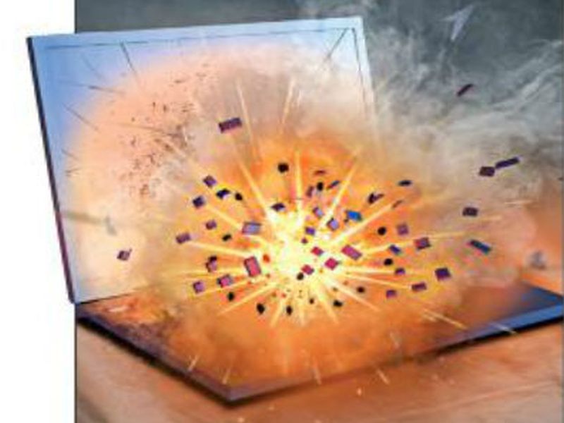 Laptop charging on bed explodes in user’s face | झोपताना चार्जिंगला ठेवलेला लॅपटॉप चेहऱ्यावर फुटला