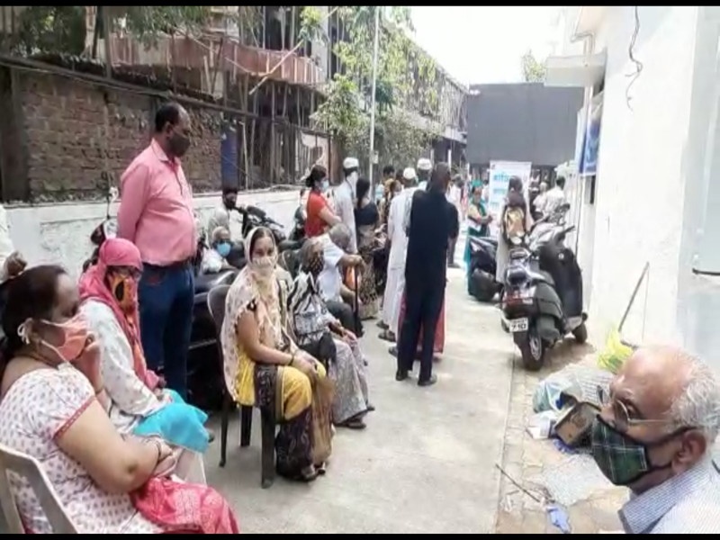 Outrage among citizens at vaccination centers in Pune city | Pune Corona News: पुण्यातील लसीकरण थांबले, नागरिक संतापले.