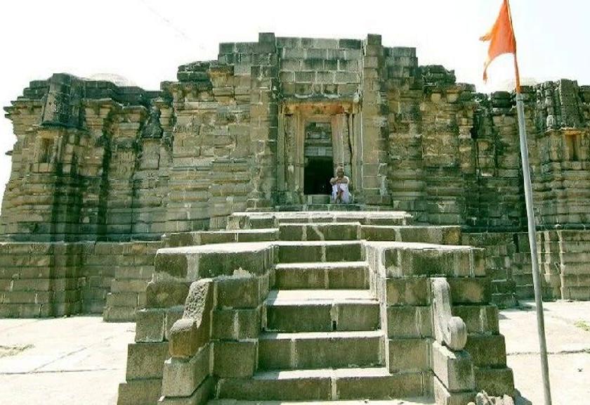 vidarbha famous no roof temple : the ancient Anandeshwar temple Lasur | कळस नसलेले लासूरचे प्राचीन आनंदेश्वर मंदिर, वास्तुकलेचा उत्कृष्ट नमुना