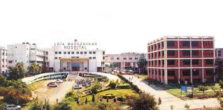 Notice to Lata Mangeshkar Hospital in Nagpur because of political rivelary | नागपुरातील लता मंगेशकर रुग्णालयाला नोटीस राजकीय वैमनस्यातून