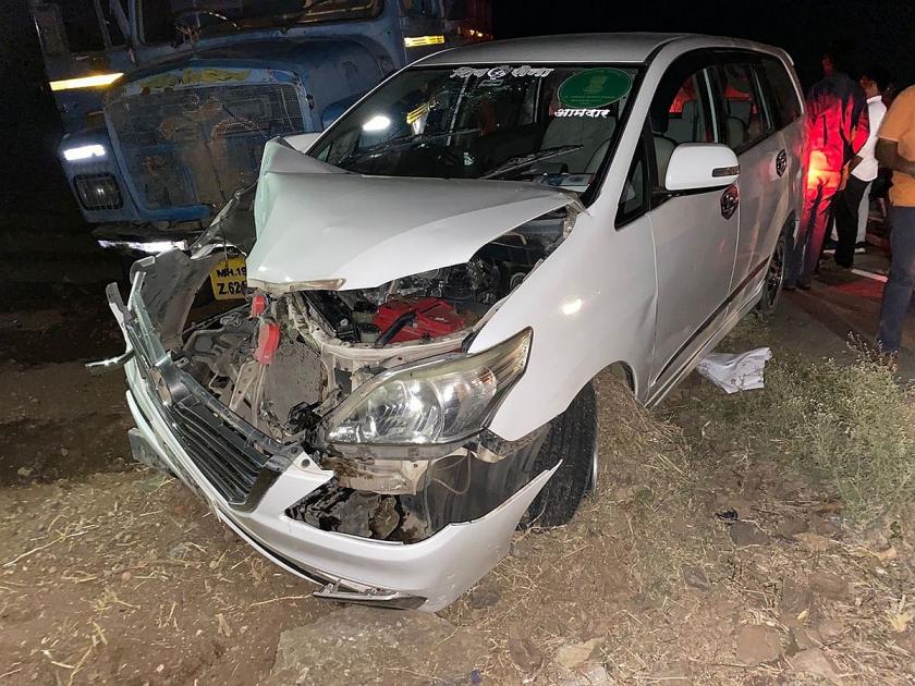 Jalgaon: MLA Lata Sonawane's vehicle hit by dumper, car heavily damaged, husband Chandrakant Sonawane was also with her | Jalgaon: आमदार लता सोनवणे यांच्या वाहनाला डंपरची धडक, कारचे मोठे नुकसान, पती चंद्रकांत सोनवणेही होते सोबत