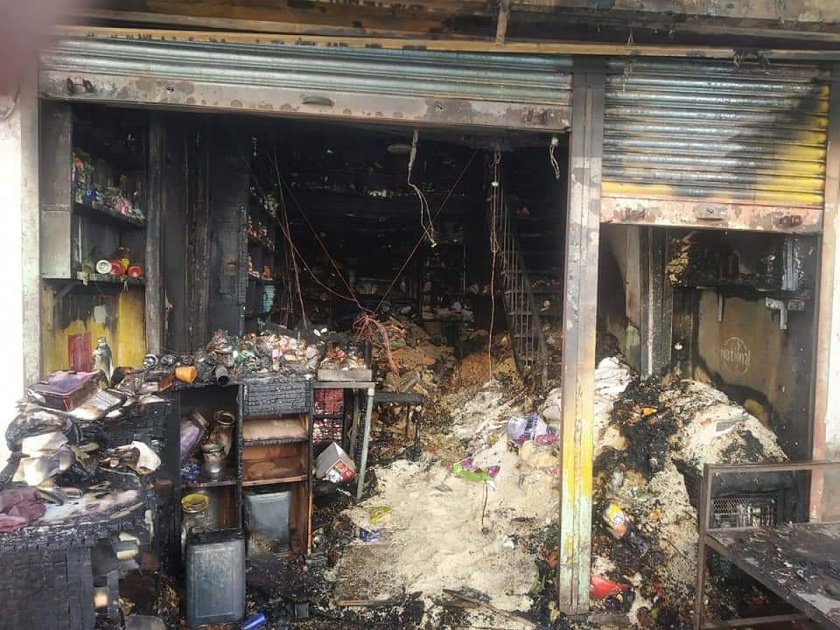 massive fire breaks out in shop at latur | लातुरमध्ये किराणा दुकानाला भीषण आग
