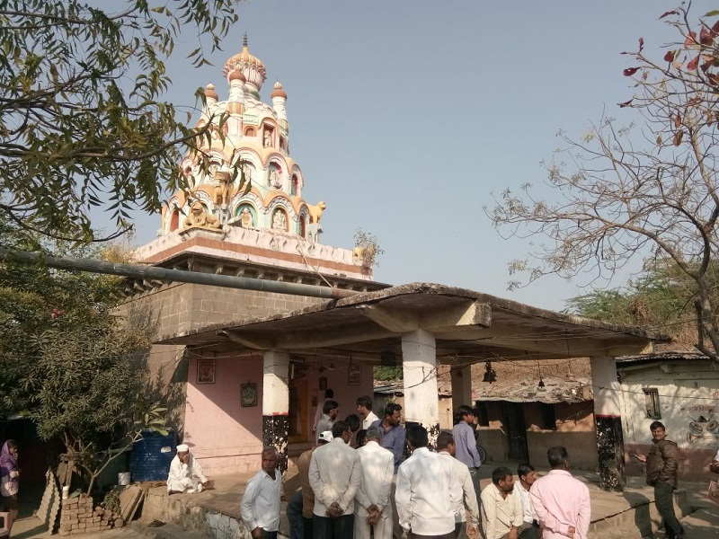 Burial of 1600 year old Ram Temple at Rainapur; 12 Panchadoots Murti Lampas | रेणापूर येथील १६०० वर्ष जुन्या राम मंदिरात चोरी; १२ पंचधातुंच्या मुर्त्या लंपास 