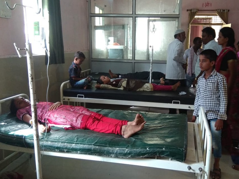 The food poisoning case in Latur district: the health of six students decreased | लातूर जिल्ह्यातील विषबाधा प्रकरण : सहा विद्यार्थ्यांची प्रकृती खालावली