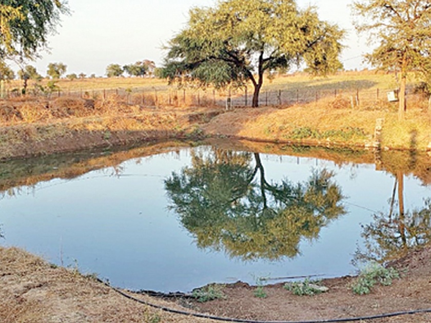 Water Supply through 3 recharge shafts in 4 villages in Latur | लातूरमध्ये ५५ गावांत ४३७ रिचार्ज शाफ्टद्वारे जलपुनर्भरण