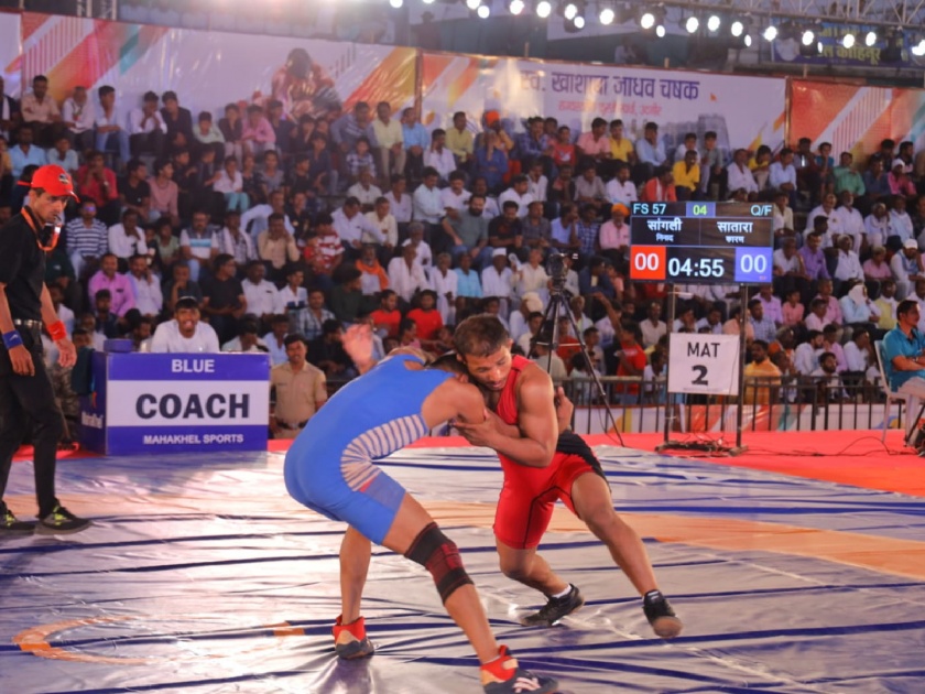 Khashaba Jadhav State Level Wrestling Tournament Spectacular fights were held on the first day, 6 screens for the audience | खाशाबा जाधव राज्यस्तरीय कुस्ती स्पर्धा! पहिल्याच दिवशी झाल्या प्रेक्षणीय लढती, प्रेक्षकांसाठी ६ स्क्रिनची सोय