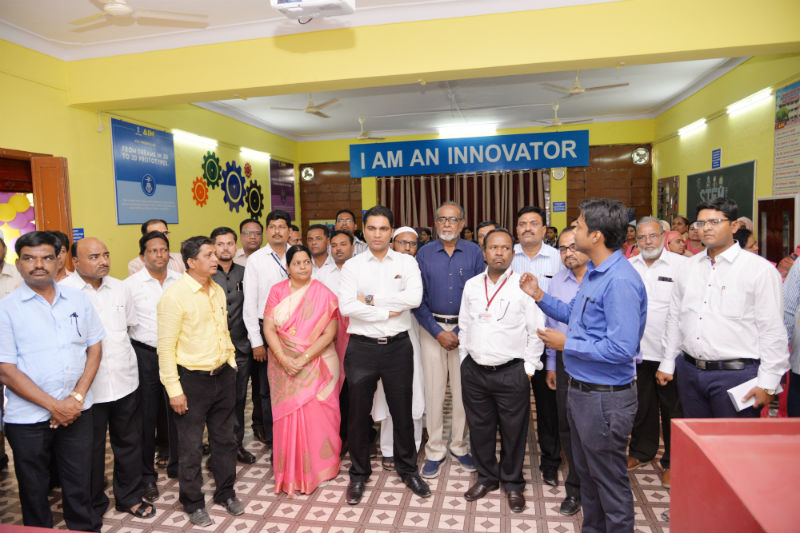 Solapur inaugurated in the country's first Atal Tinkering Lab | देशातील पहिल्या अटल टिंकरींग लॅबचे सोलापूरात उदघाटन
