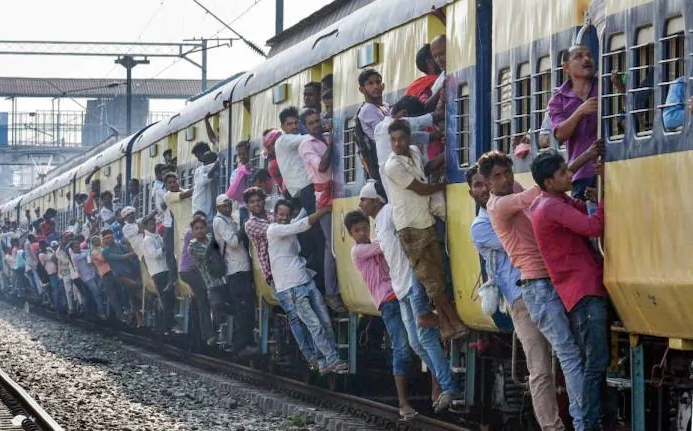 Railways still waiting for the state government's proposal | रेल्वेला राज्य सरकारच्या प्रस्तावाची अजून प्रतीक्षा